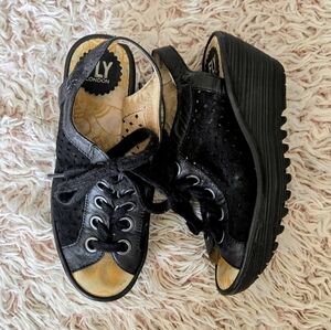 🦅Fly London Yuta Black Suede Sandals